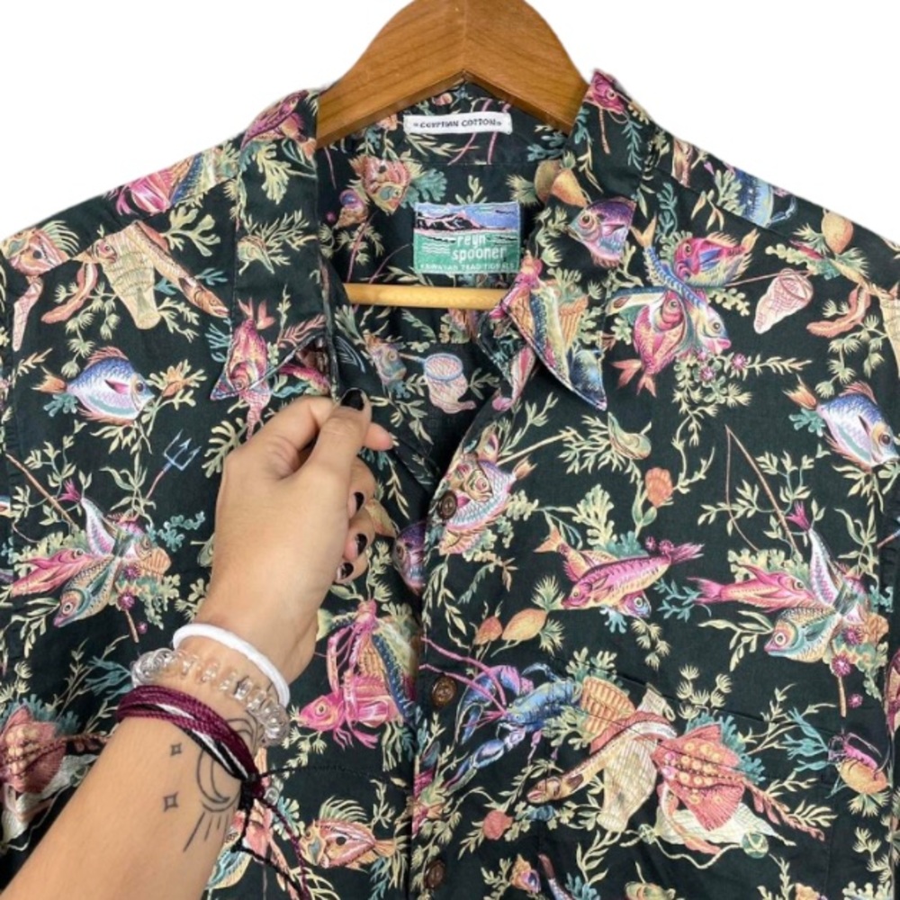 Vintage Graphic Hawaiian Style / Button Up T-shirt - Picture 5 of 5